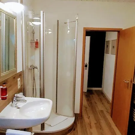 Ferienwohnung - 50 M², 2 Zimmer, Kuche, Bad, Pkw-stellplatz Apartment