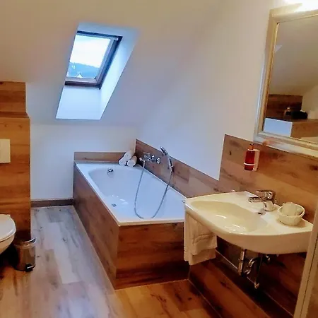 Apartment Ferienwohnung - 50 M², 2 Zimmer, Kuche, Bad, Pkw-stellplatz